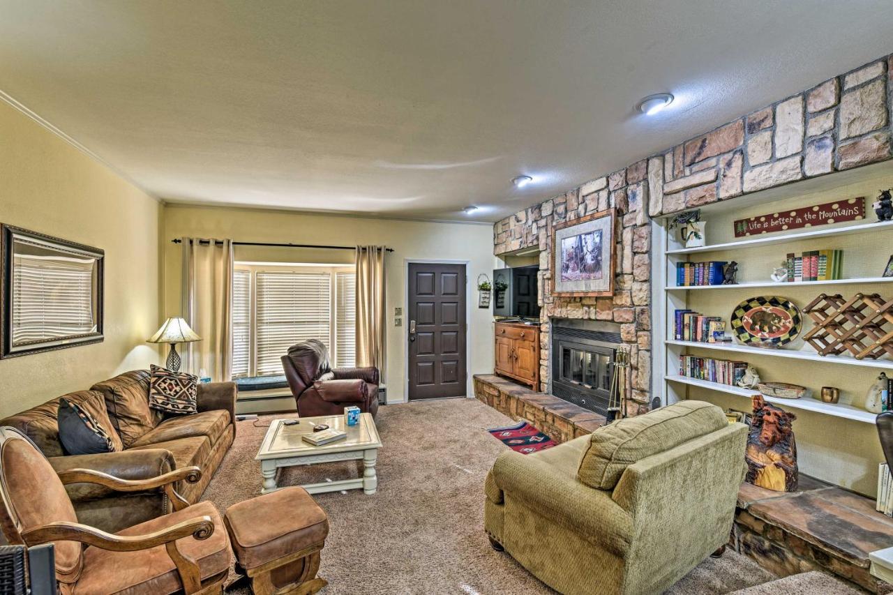 Red River Townhome With Balcony And Mtn Views! المظهر الخارجي الصورة