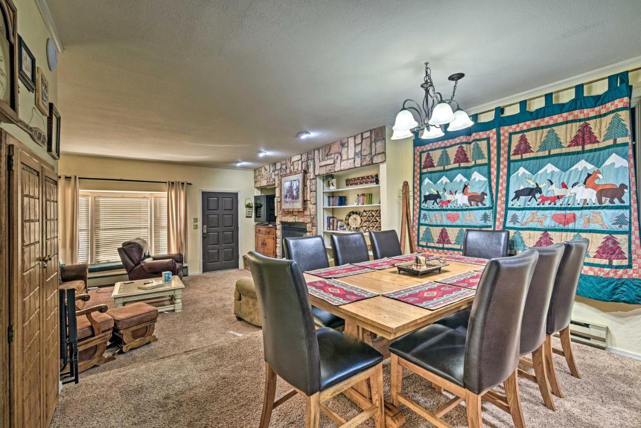 Red River Townhome With Balcony And Mtn Views! المظهر الخارجي الصورة