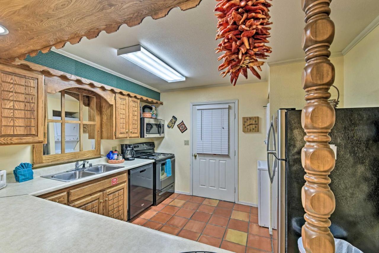 Red River Townhome With Balcony And Mtn Views! المظهر الخارجي الصورة