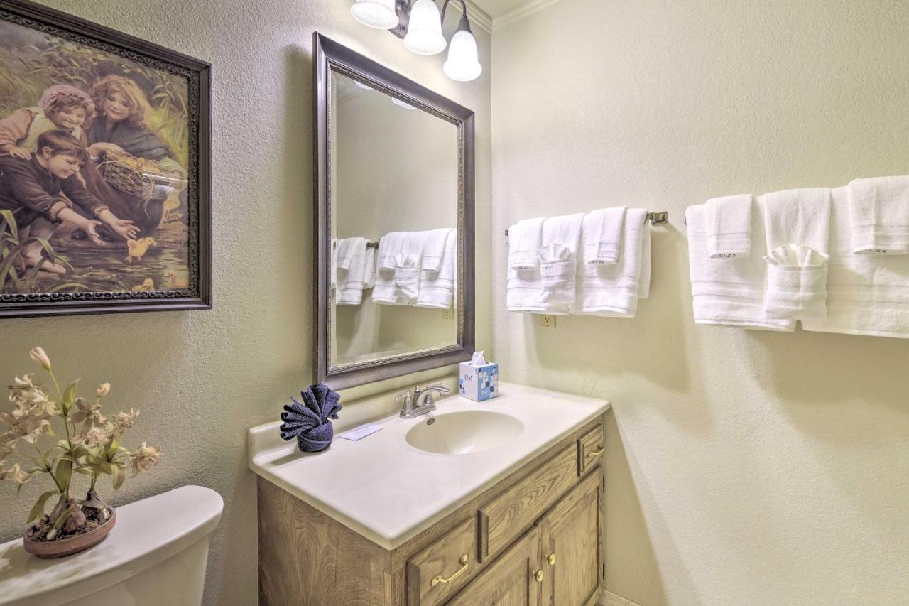 Red River Townhome With Balcony And Mtn Views! المظهر الخارجي الصورة